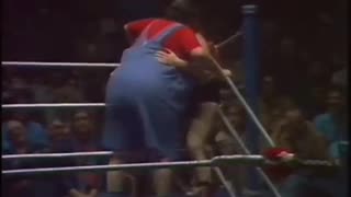 (1978.03) Haystacks Calhoun vs Nikolai Volkoff - WWWF