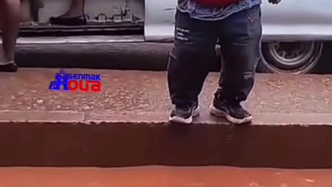 What should he do? 🙆‍♂️🙆