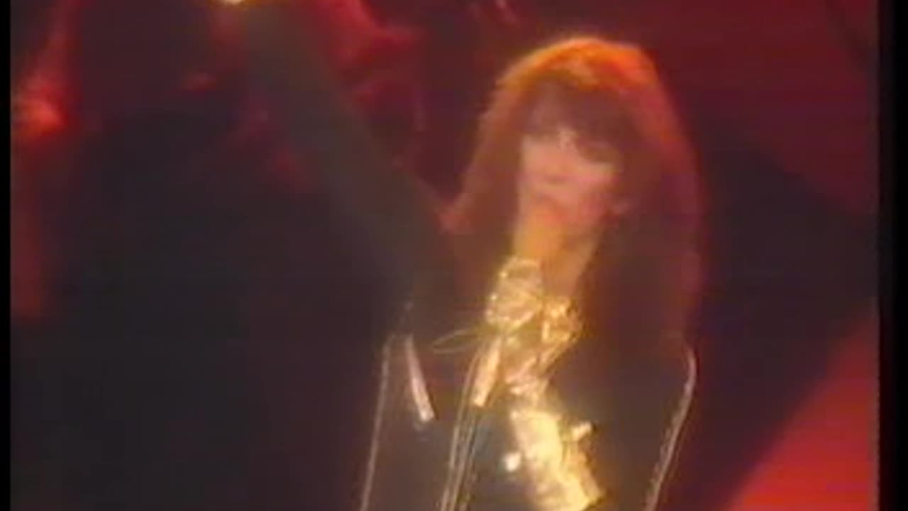 Kate Bush - James And The Cold Gun = Live Hammersmith Odeon 1979