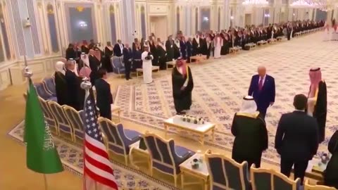 THE KING IS IN THE BUILDING!!!😎🇺🇸👑