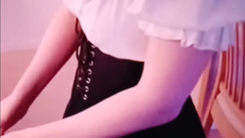 Streamer girl claps cheeks