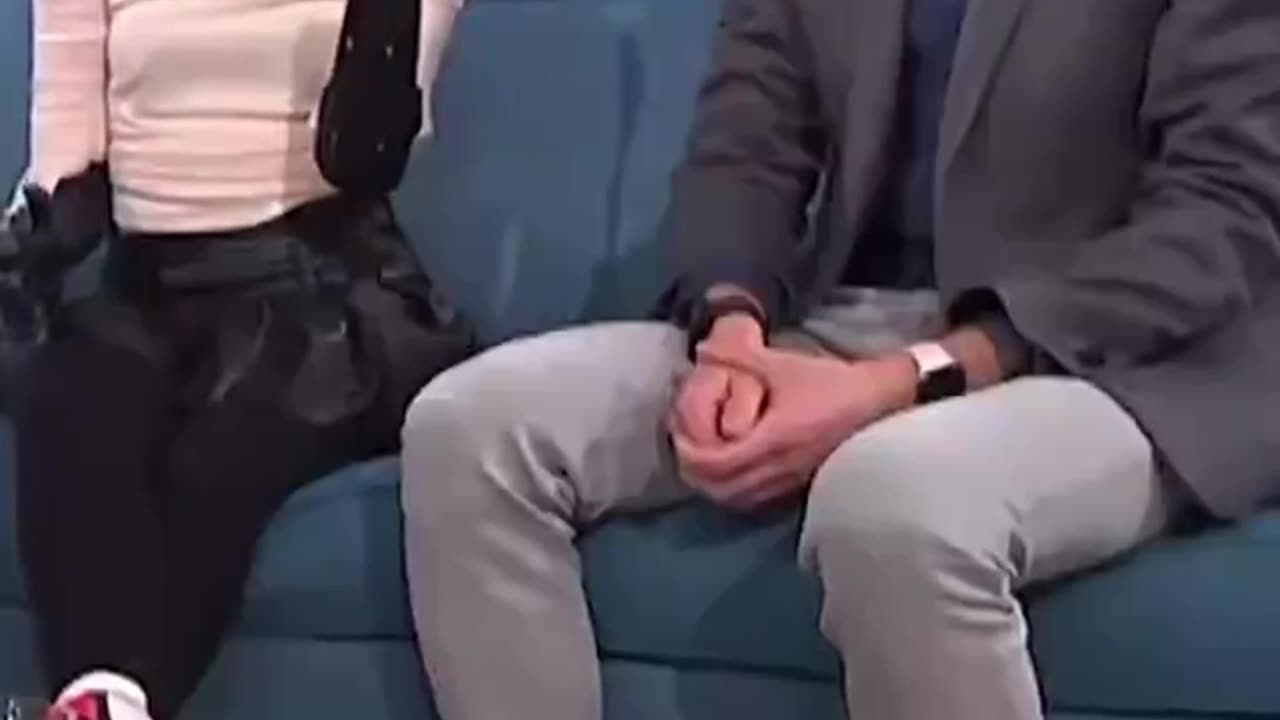 This is crazy Mind Blowing” Woman with Bionic Hands can make them move just by thinking about it ‼️