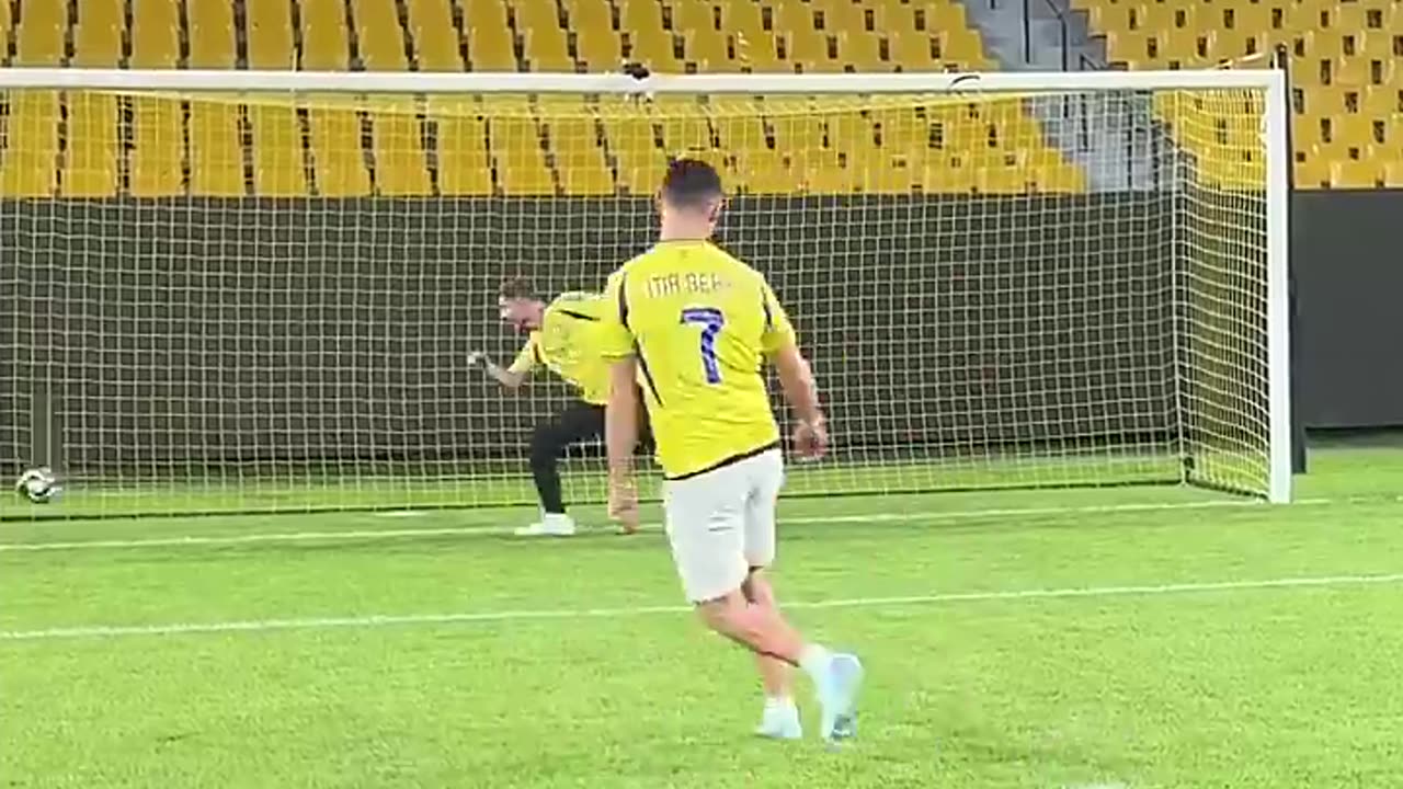 How Many People To Stop Ronaldo?