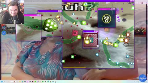Gifted Games Gallery - Cyborg Police Geckos Spying at Babes Through Windows