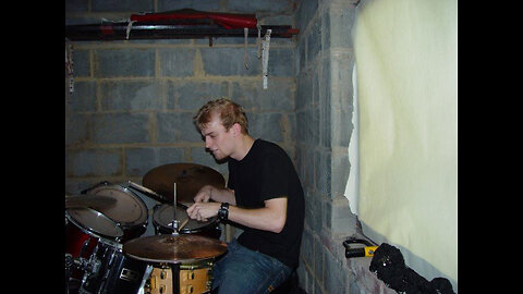 WhenLogicDies does a drum