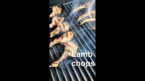 Grilling Perfection: Juicy Lamb Chops on the BBQ! 🍖🔥