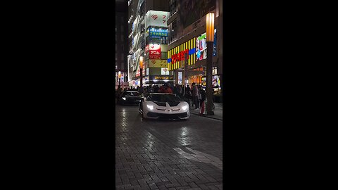 Stunning White Lamborghini in Action: Luxury & Speed Unleashed 🏎️✨