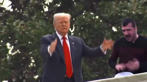 URGENT, Trump, the president of the great America, dances to the song (You damn bastard)