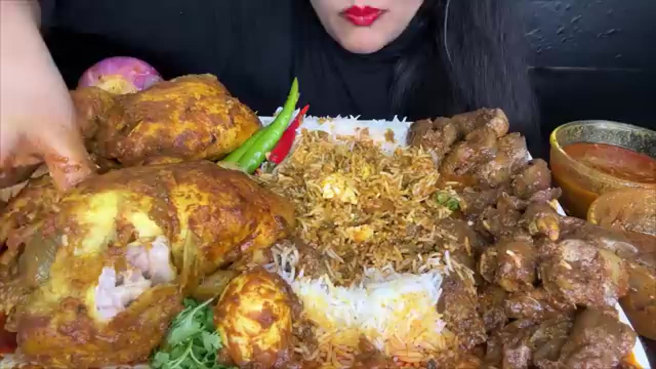 ASMR EATING SPICY WHOLE CHICKEN CURRY,CHICKEN LIVER CURRY,GREEN CHILLI,EGG MASALA,WHITE RICE,SALAD