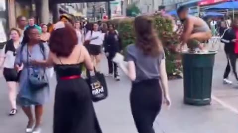 Wait…What! Pooping 💩 in public! 🤮