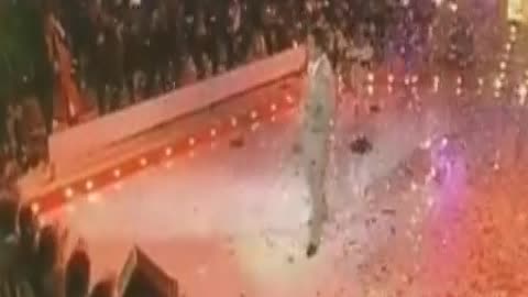 BİR TAŞ ATTIM PENCEREYE