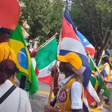 "NUEVAYoL" con Bad Bunny con images de la ciudad de Nueva York.