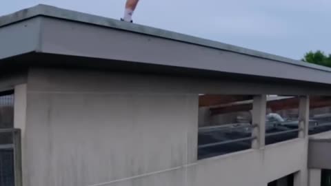 Crazy Parkour - impossible near letal room jump!