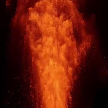 Ishujt Hawaii/ Vullkani Kilauea lëshoi lavën me lartësi deri në 300 m