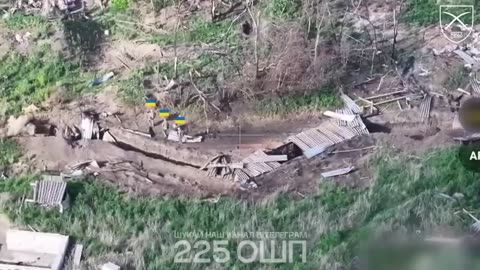 Ukrainian assault group using grenades and TM-62 mines clears Russian