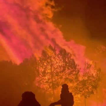 Massive wildfire flames have reached home yards in Thymari, Attica, Greece 🇬🇷