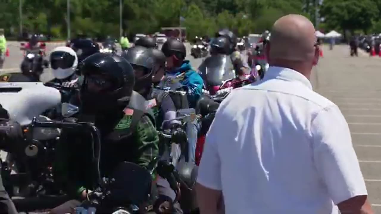 Thousands of bikers honor military heroes during DC's Rolling to Remember ride