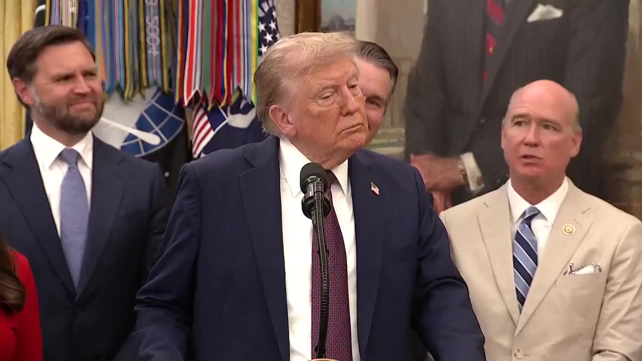 MIC DROP: Trump responds to viral liberal hoax that he might be "dead"
