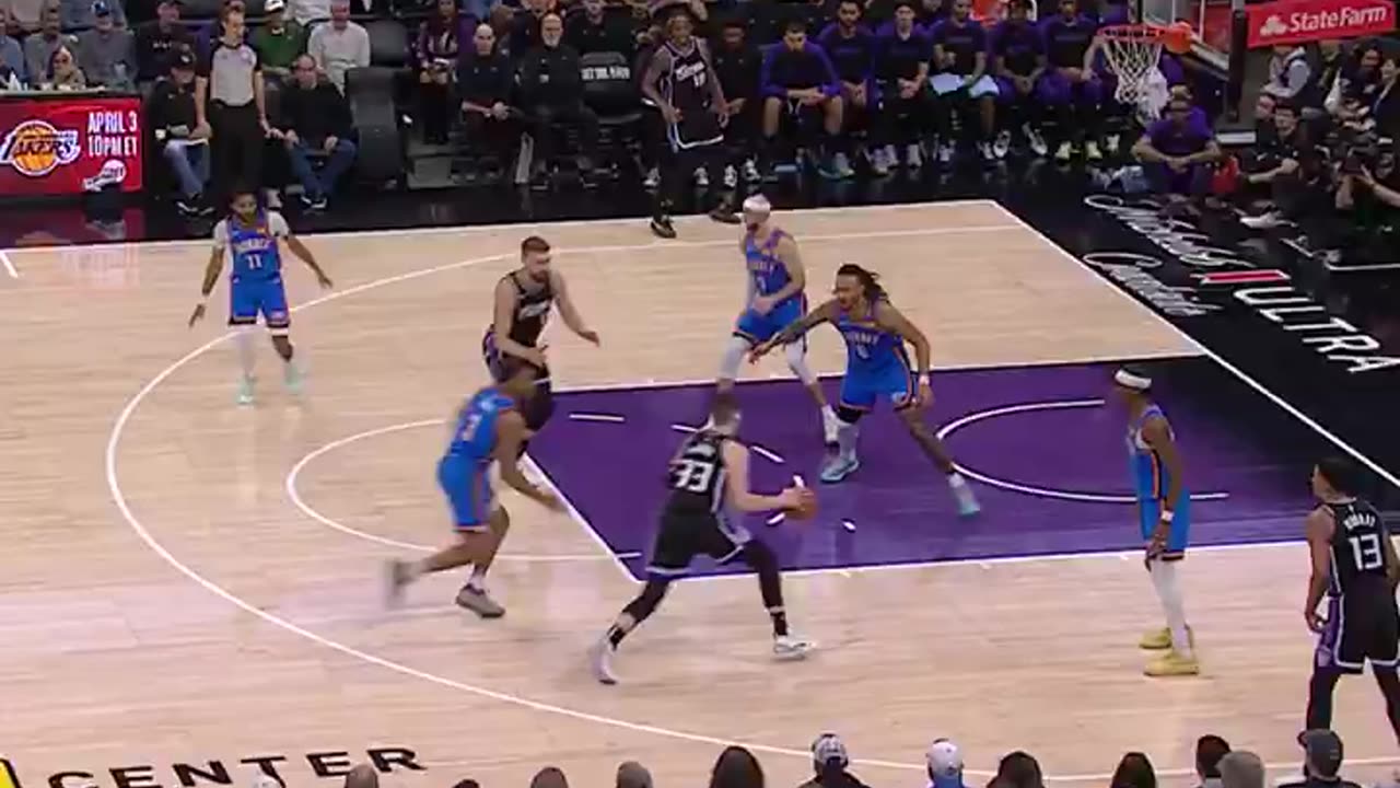 NBA - Jake LaRavia spinning & euro-stepping to the cup 😮💨