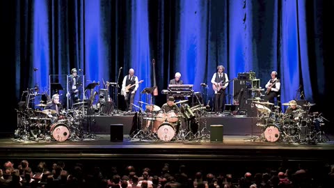 Devil Dogs of Tessellation Row - King Crimson (live)