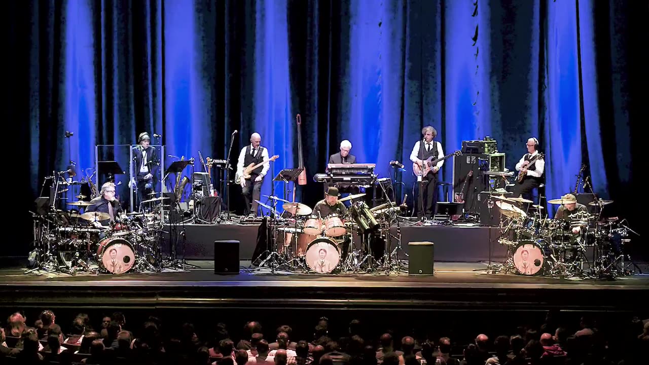 Devil Dogs of Tessellation Row - King Crimson (live)