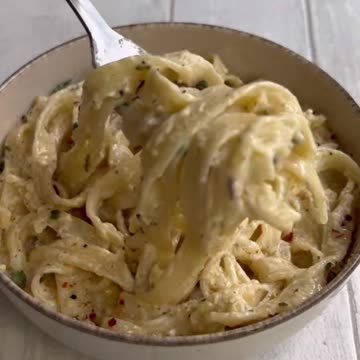 #pasta #pastatiktok #pastarecipe #alfredo #creamypasta #foodie