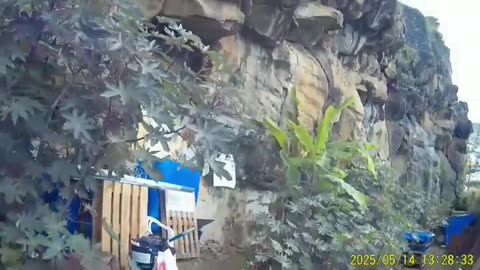 250426A_-_250520A _ Living_in_a_cave_on_Madeira_2025D (720p)