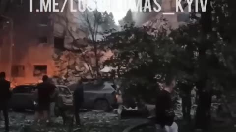 ‼️🙏 Fragment hits a high-rise building, and more from Kyiv!