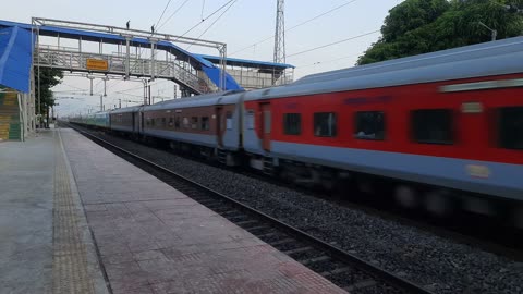 Sealdah Duronto at full speed
