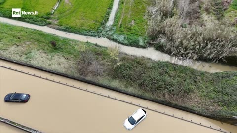 Allagamenti sulla superstrada Firenze-Pisa-Livorno all’altezza di Vicarello (Livorno)