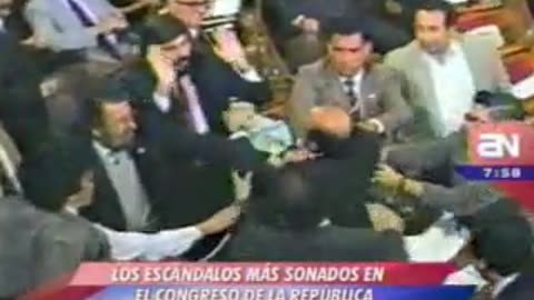 algunas peleas historicas de politicos de mierda en peru