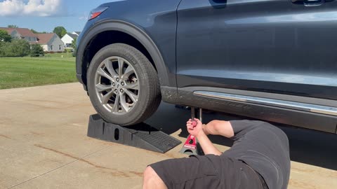 Lessons in Liberty Automotive. 2022 Ford Explorer XLT 4WD Motor Oil Change, and Installing the ValvoMax Oil Change System Quick Twist Oil Drain Plug Part 3 of 6 on Friday, 07/04/2025, at 16:33 EDT 🦅🗽🇺🇸.