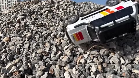 Crash Test of Toyota Land Cruiser LC80 - Extreme Off-roading Went Wrong_part1