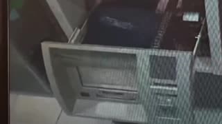 Intentan robar un cajero y su plan sale mal