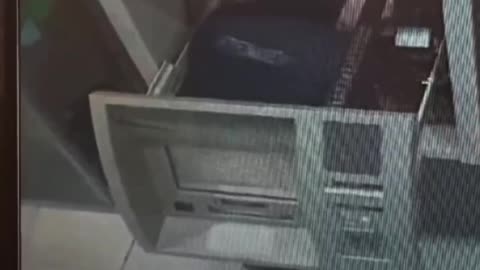Intentan robar un cajero y su plan sale mal
