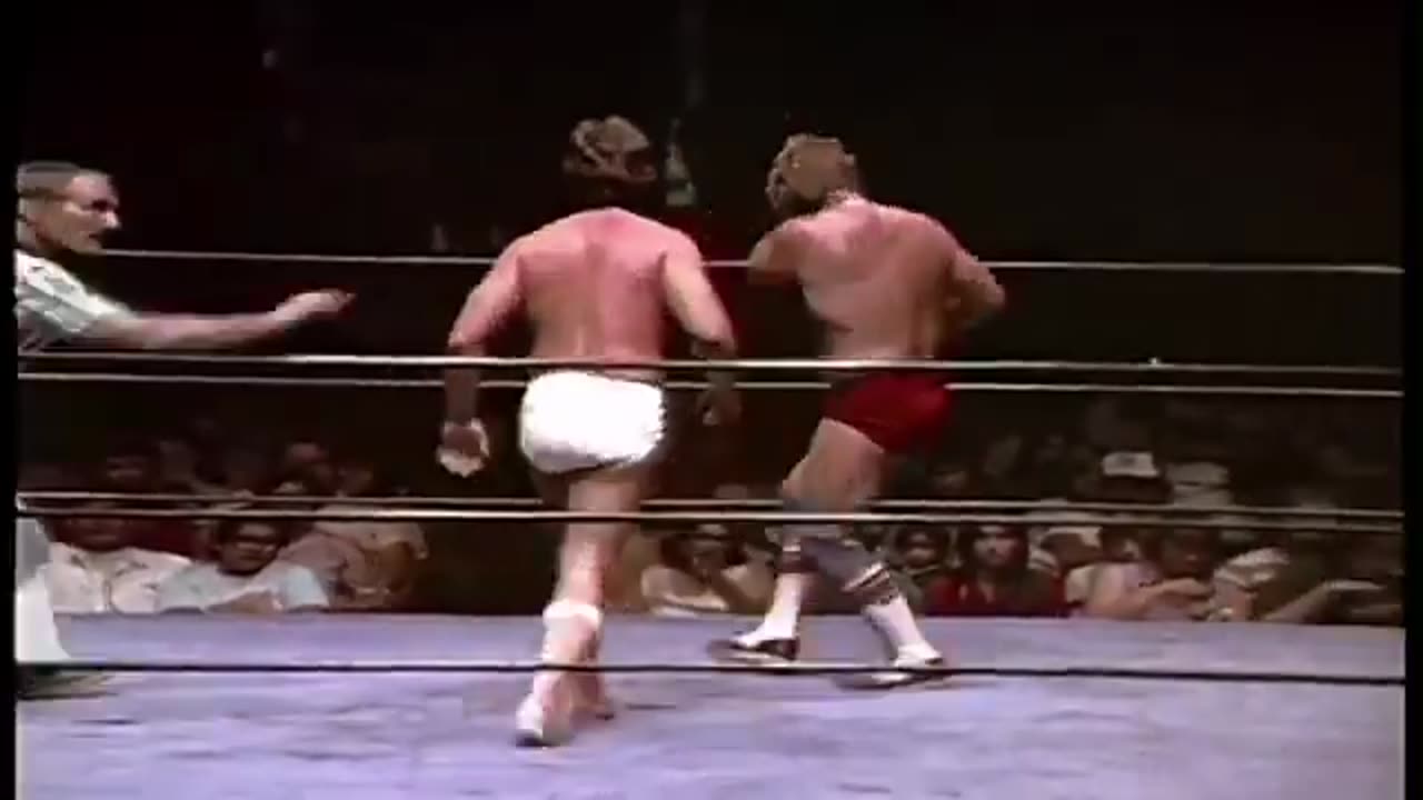 (1982.09.03) Gino Hernandez vs Dick Slater - NWA