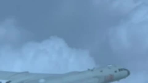 Breaking: China Publicly Refuels H-6N Bombers Mid-Air with Y-20U Tanker for the First Time!