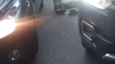 ¡Otra tragedia! Motociclista quedó atrapado en las llantas de un tractocamión en Girón