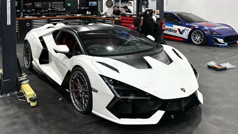 USA TRENDING SPORTS ```````£600,000 LAMBORGHINI REVUELTO BUT ITS USELESS