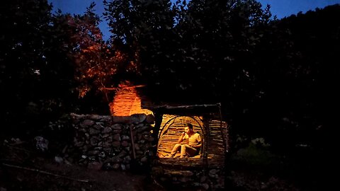 Building a Comfortable Hunting Cabin - Bushcraft survival shelter camping with fireplace, Diy