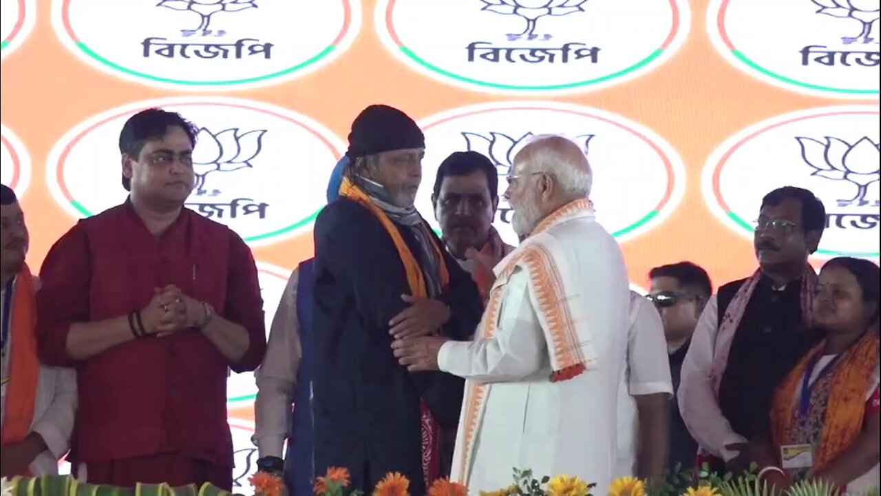 মিঠুন চক্রবর্তী ঠেলায় পড়ে বিজেপি করছে