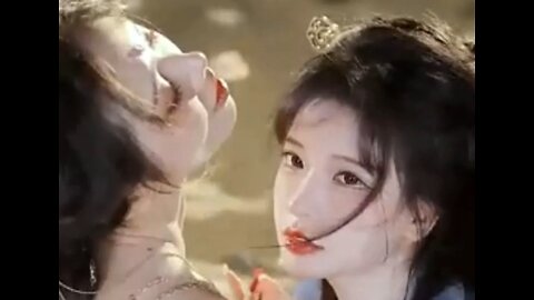 Beautiful Chinese Traditional Women Posing in model show. Video 2