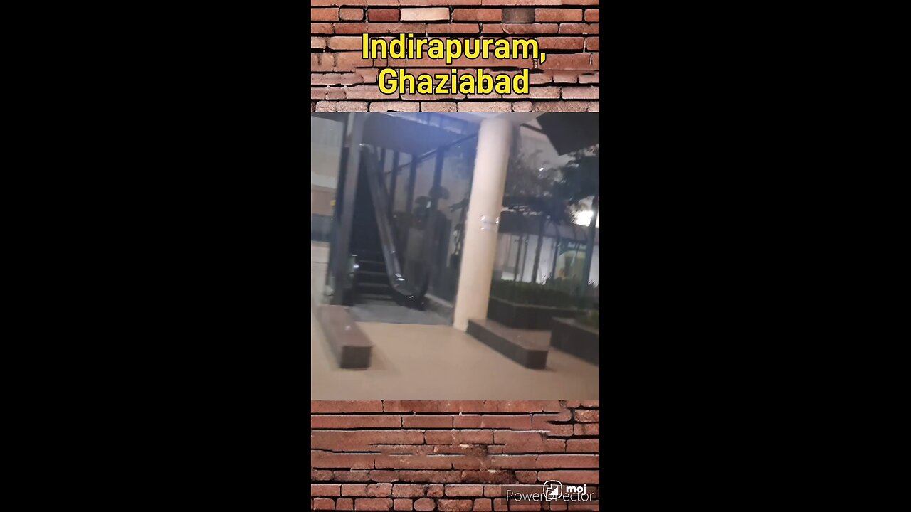 Join me in exploring this urban ghost town! #EmptyMall #ShoppingCentre #UrbanExploration #QuietVibe