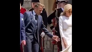 🙁 Macron intenta, pero Brigitte le rechaza: nuevo gesto de tensión