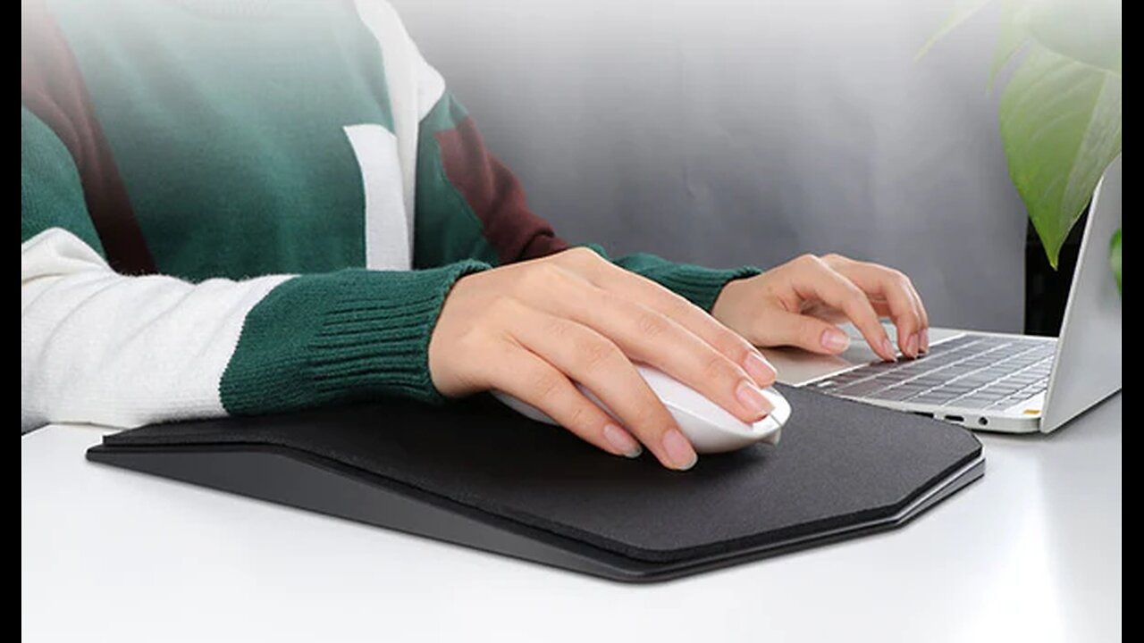 Ergonomically Designed Mouse Pad With Wrist Support & Pain Relief