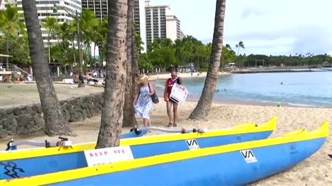 Hawaii beachgoers evacuate amid tsunami warnings