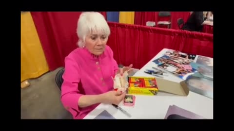 Joyce Dewitt opens original "Three's Company" trading cards from 1978