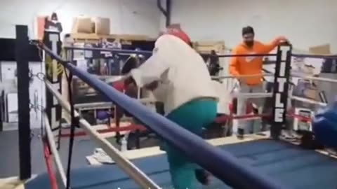 💥🥊 Undefeated Street Fighter SHOCKS Boxing Coach! | FCN
