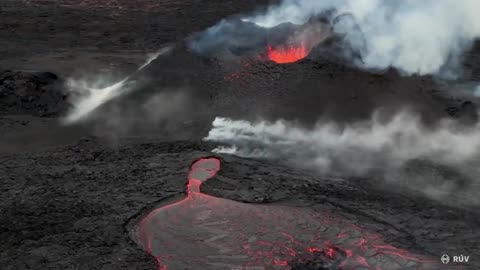 Fissure Eruption Continues On Reykjanes Peninsula In Iceland