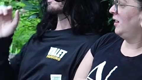 Young Bambi, artista emergente presentando sus canciones, muy parecidas a las de un tal @J Balvin 🤩